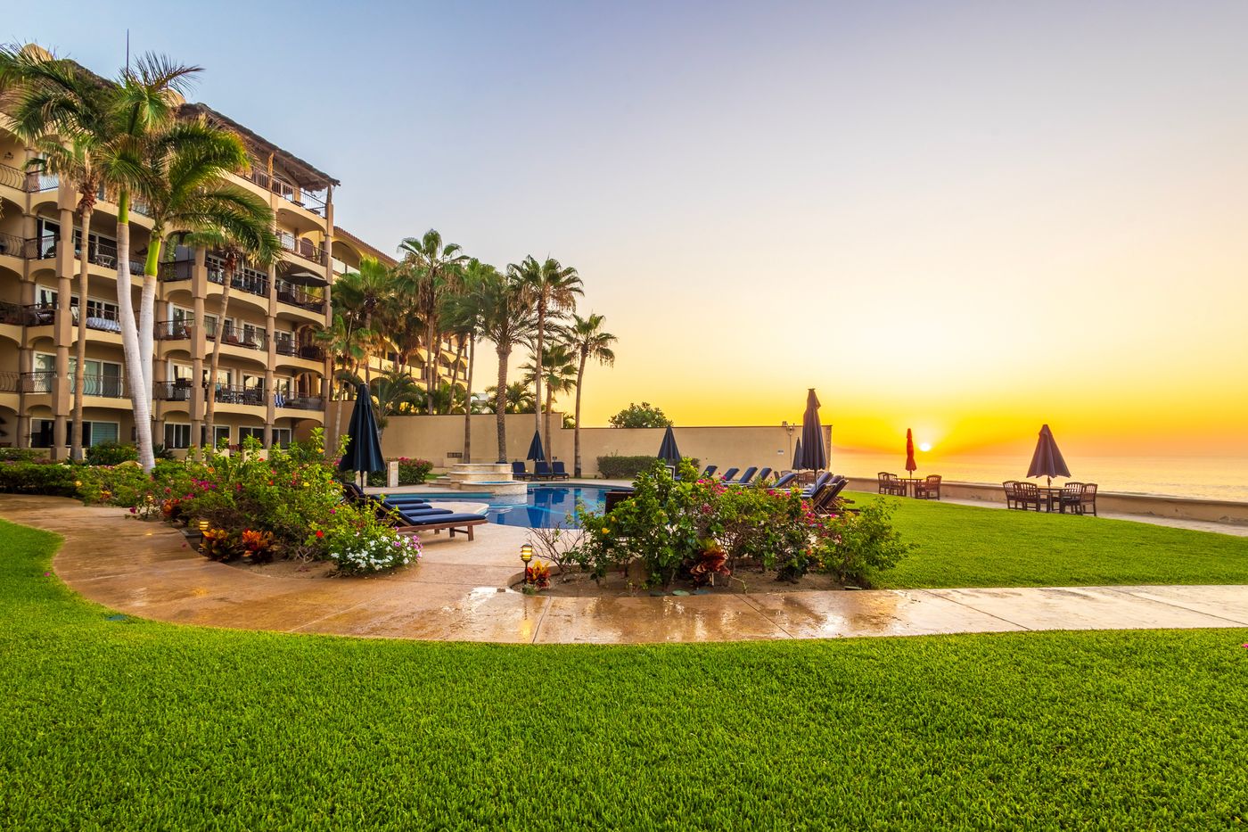 las olas condos cabo
