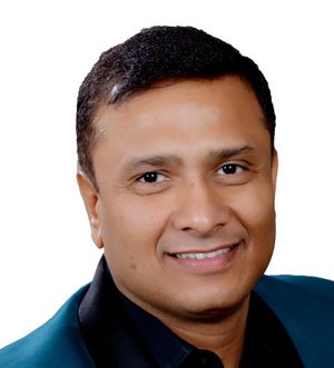 Vinay Shukla Headshot.jpg