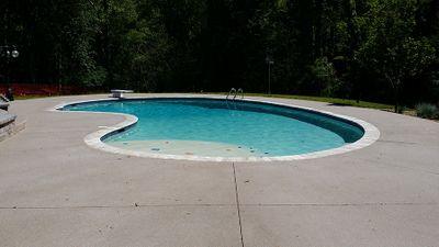 kidney pool mosaic tile_white diamond pebble sheen