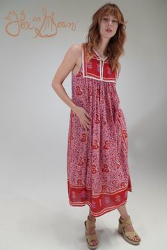 https://foxingown.com/ Fox In Gown