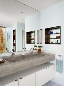 bathroom 137942sm.jpg