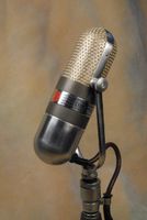 RCA 77-DX MI-4045-F poly-directional ribbon microphone.JPG