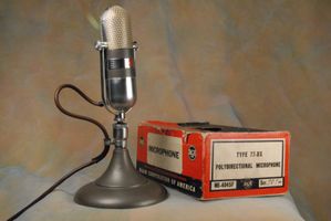 RCA 77-DX MI-4045-F poly-directional ribbon microphone with original box.JPG