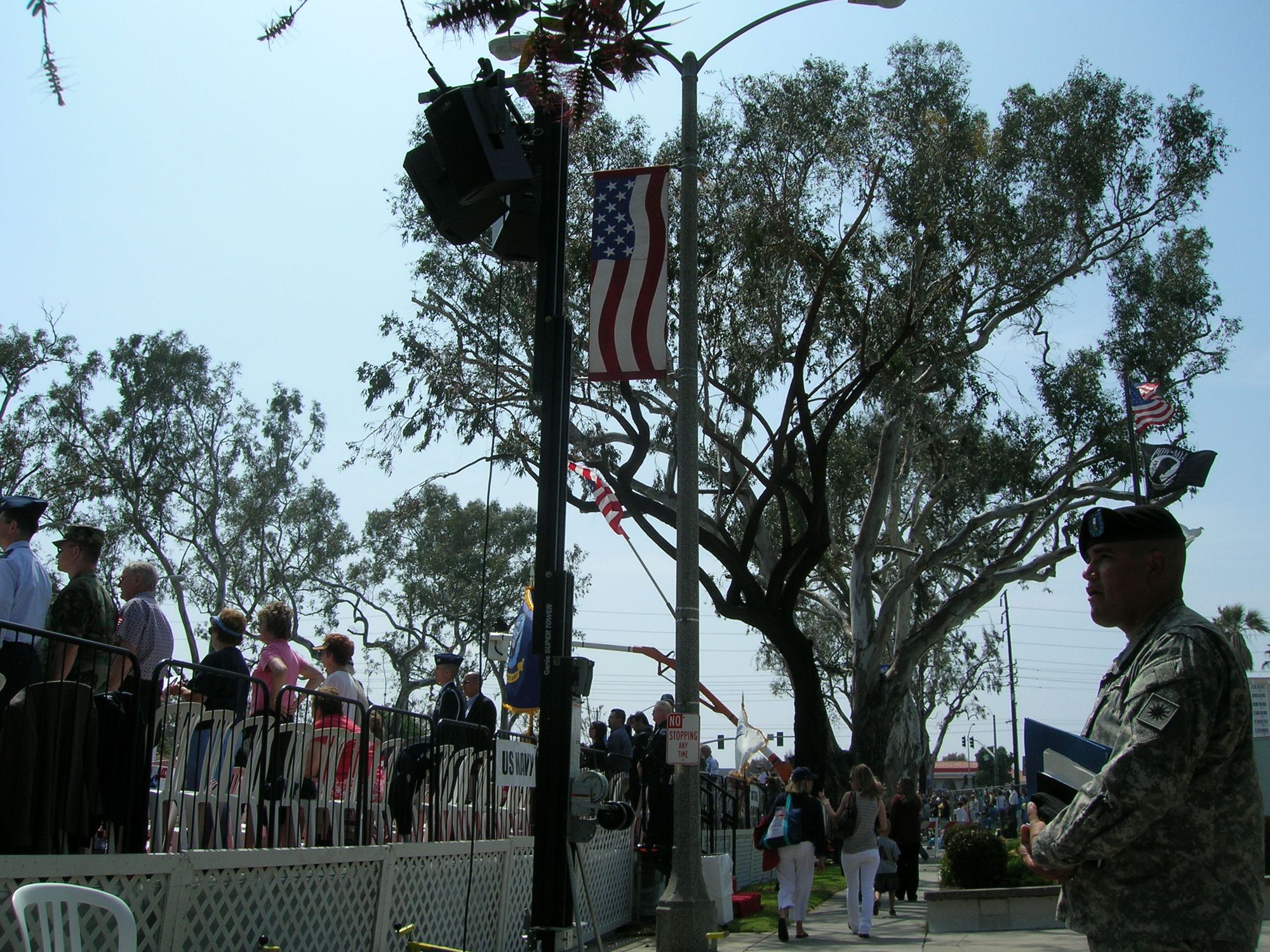 5-07 AE5 at the torrance armed force parade pictures 2.jpg