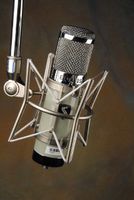 SOUNDELUX ELUX251 multi-pattern tube condenser microphone.JPG
