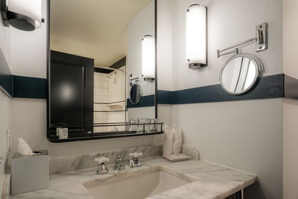 bathroom corner king