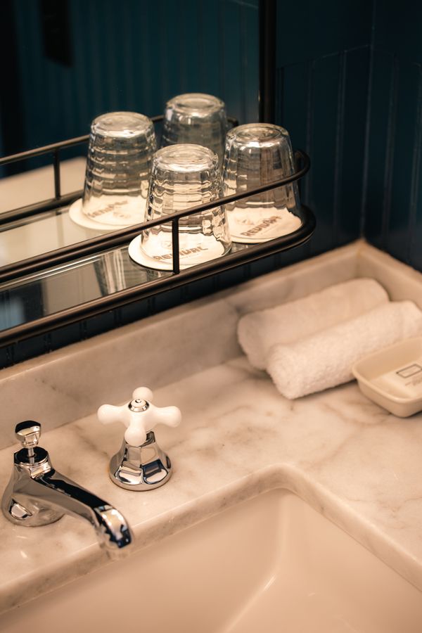 snug sink bathroom corner king