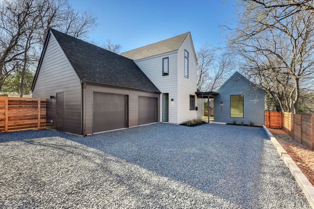 505 E 50th St Unit B-print-001-11-Exterior Front 576 Unit B-4200x2800-300dpi.jpg