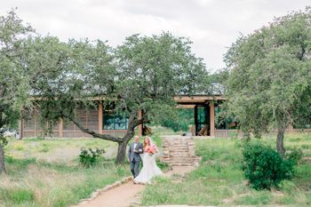Hill Country Wedding bride and groom