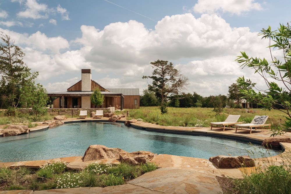 HIDEAWAY ROUNDTOP