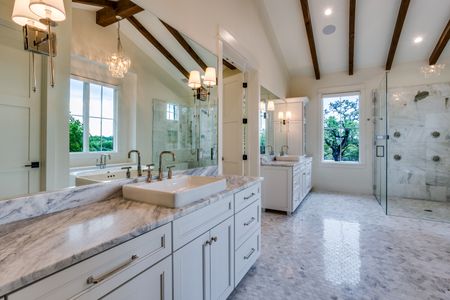 MEDLIN CREEK - MASTER BATH