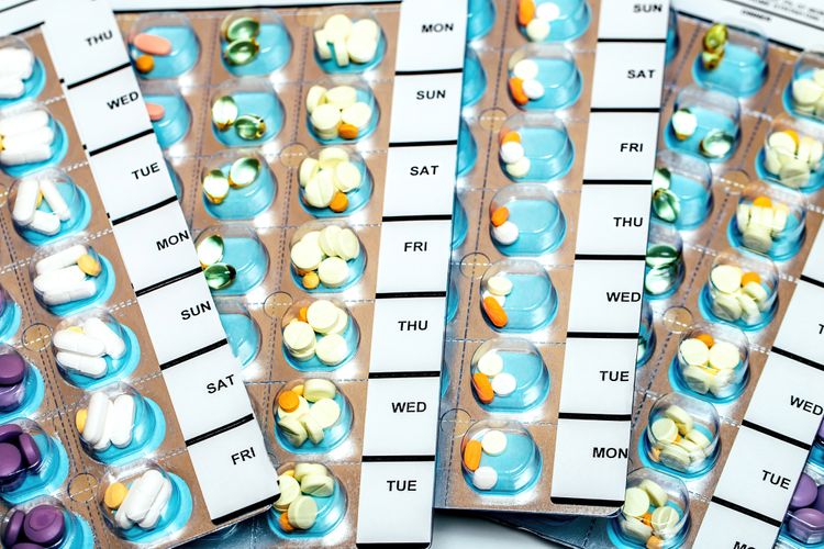 Medicine organized by the day of week Multi-Dose Packaging