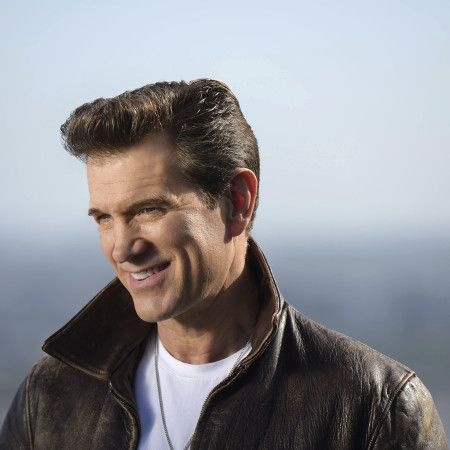 Chris Isaak 2019 MB.jpg