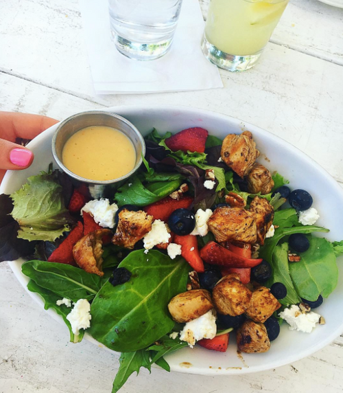 Picnik House Salad with Chicken.png