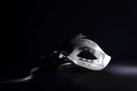 mask-2363966_640.jpg