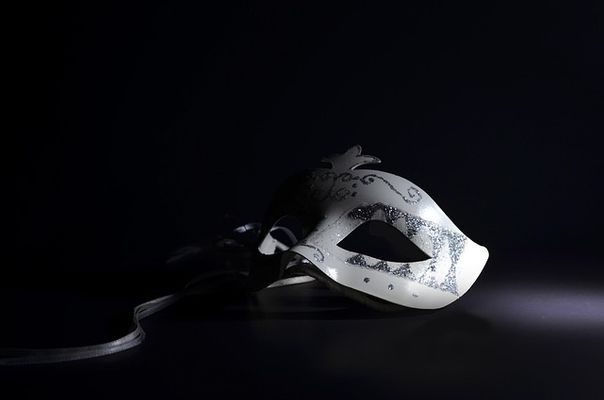 mask-2363966_640.jpg