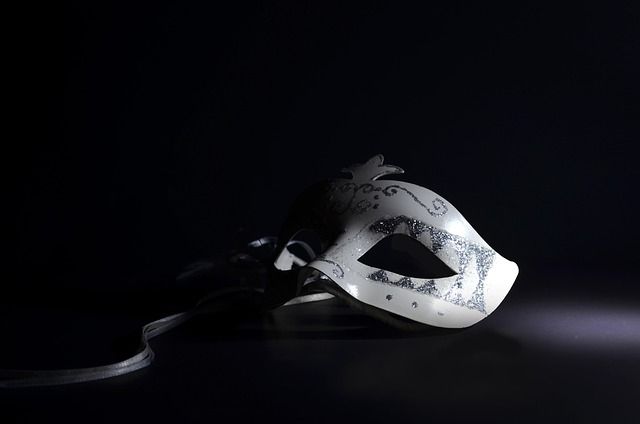 mask-2363966_640.jpg