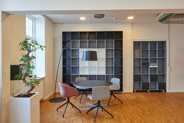 architecture-book-shelves-bookcase-chairs-245240.jpg