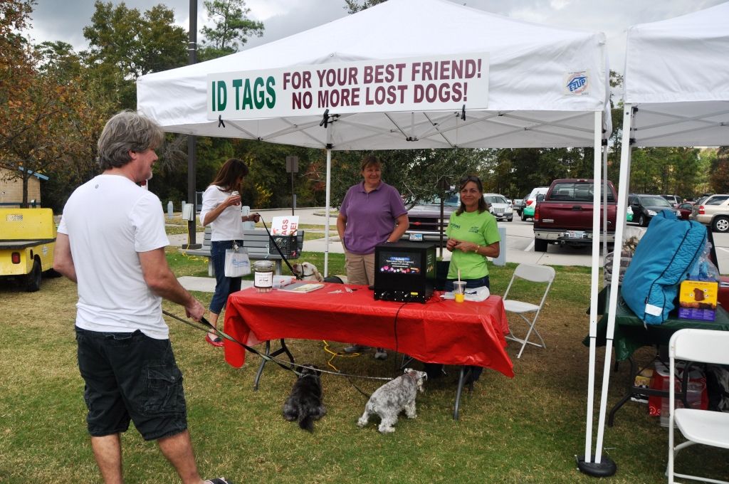 0383 PawswithClaus 12-1-12.jpg