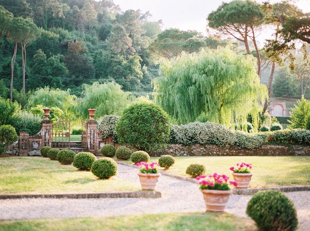gardens around the villa