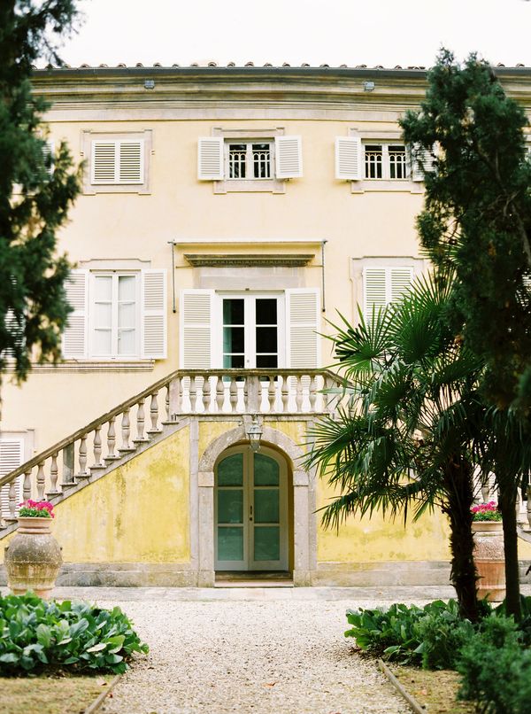 traditional villa in tuscany italy