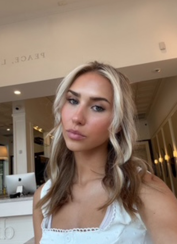 Victoria Salon 131.png