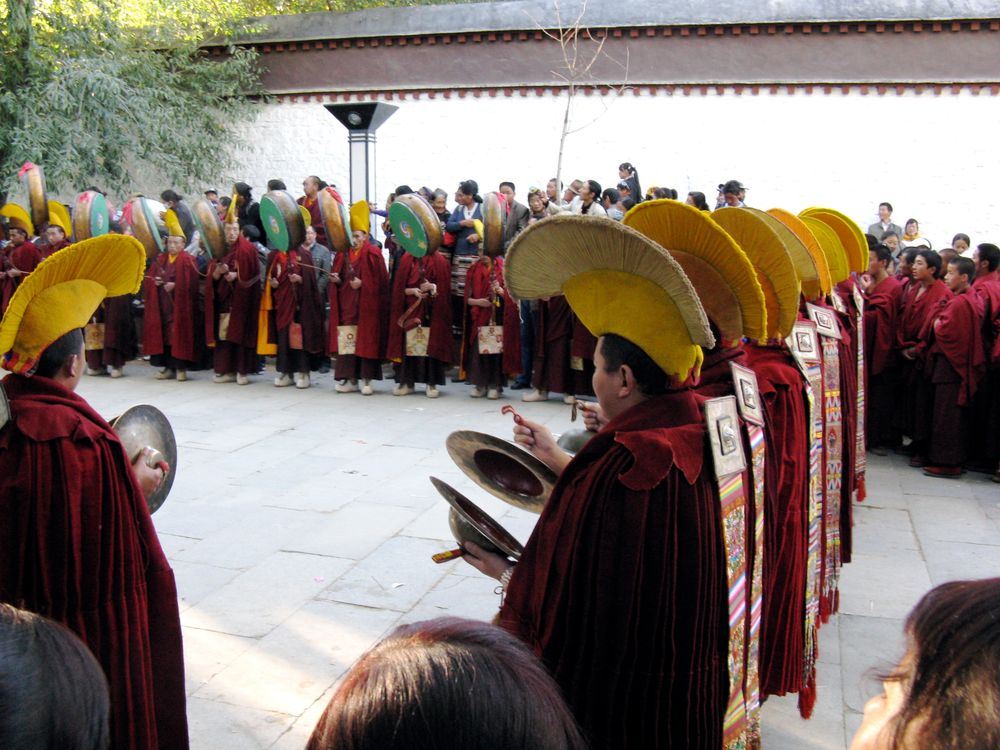 tibet-monks.jpg