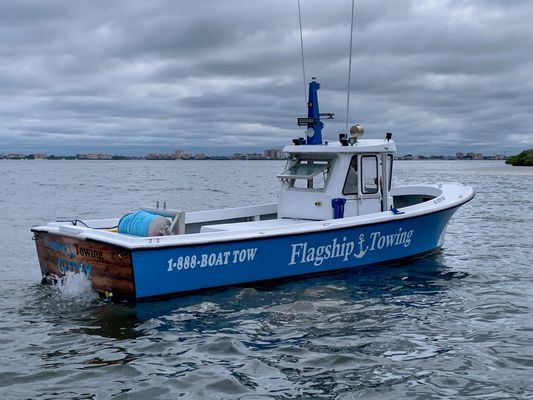 Lake Conroe boat towing 24/7 on-water assistance
