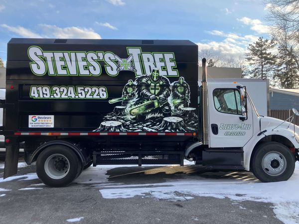 Steve’s Tree Service Emergency Tree Removal Truck – Toledo, Ohio