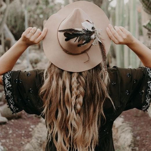 people-cactus-hat-fashion-girl-wild-person-blonde-blonde-hair-fashionista-boho-style_t20_W7rnXV.jpg