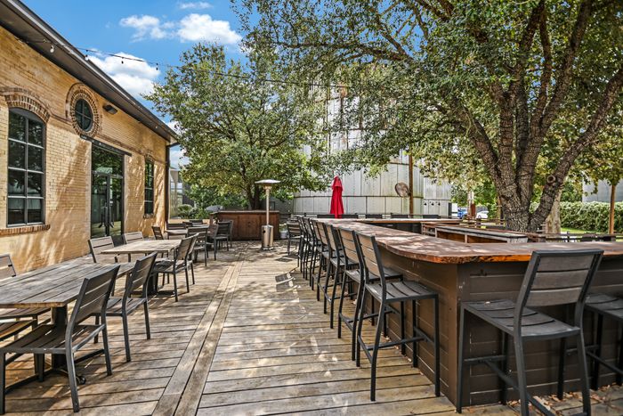 Deck Bar