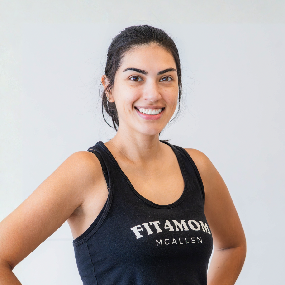 Claudia headshot.png