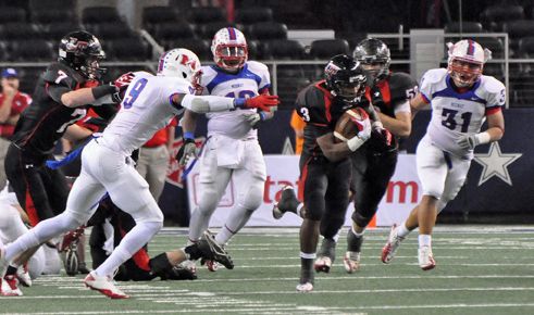 Shaun Nixon heads upfield. nixon.jpg
