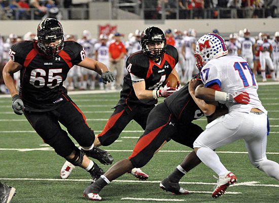 Hunter Siddons leads the way for running back Colin Lagasse. Siddons blocking.jpg