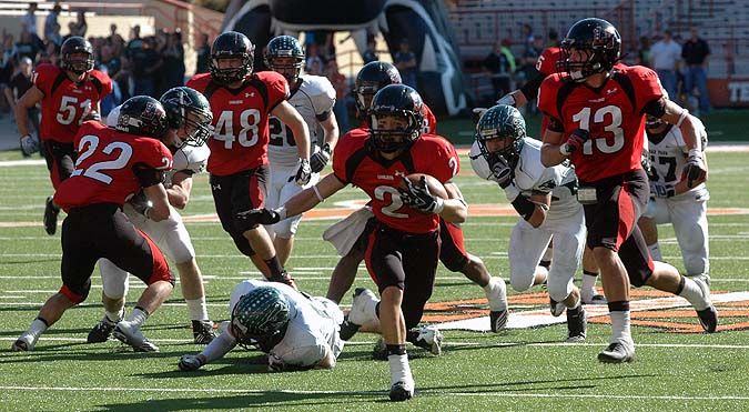 Cameron Wrinkle breaks free as he returns a punt for a touchdown. DSC_0064.jpg