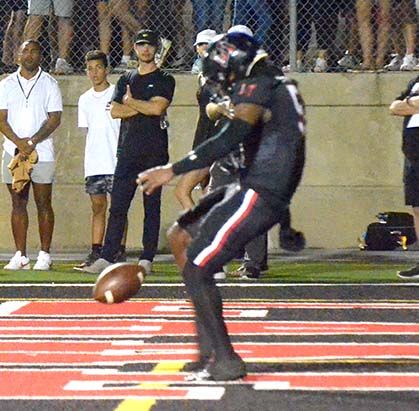 Josiah Estes punting against Westlake in 2023. JEstespunting.jpg