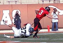 Michael Pojman steps out of a tackle. DSC_0033.jpg