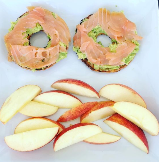 Avocado toast on bagel thin with sliced apple.PNG