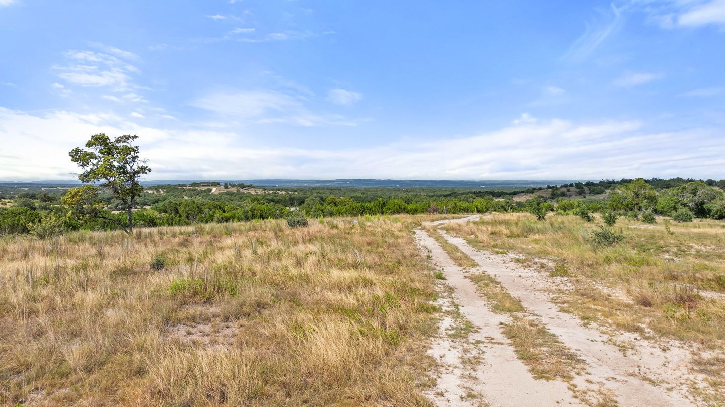 dji_20250815155622_0287_d_1_1_556.jpg