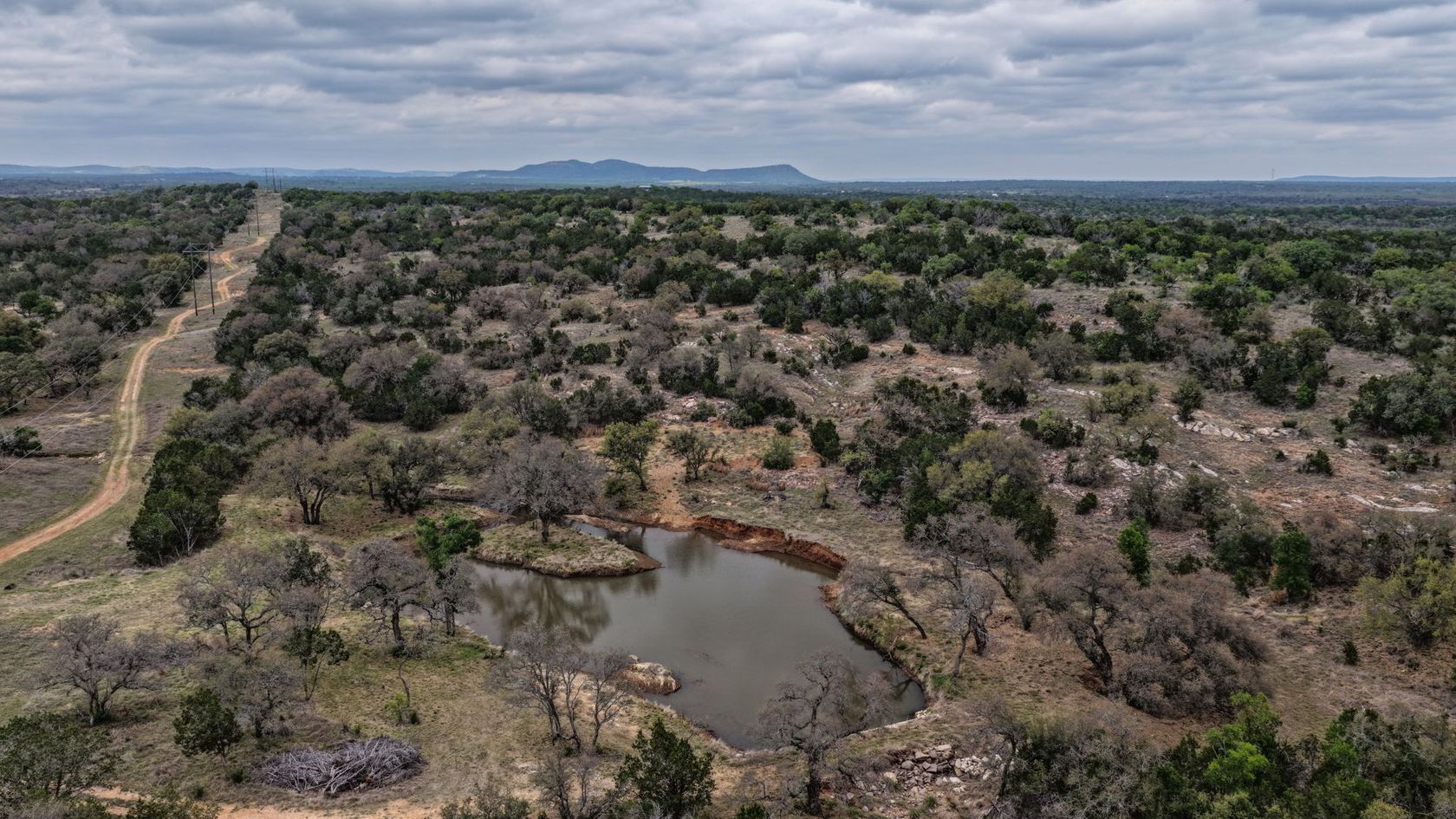 31-web-or-mls-71-962 Ranch Selects-29.jpg