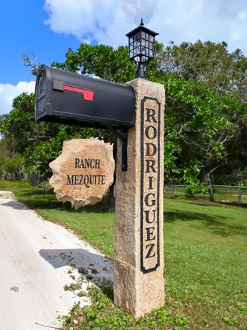 Mailbox - Slender light (Florida).jpg