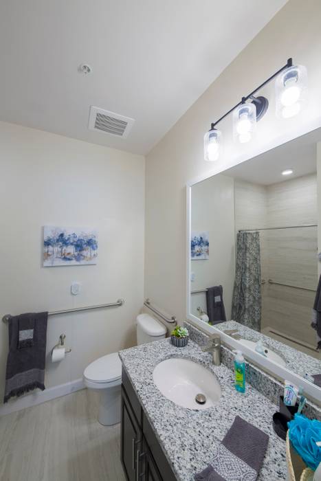 Bath room at located at the Grove at Trelago in Maitland near Orlando FL Bath room at the Grove at Trelago in Maitland near Orlando FL