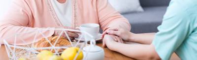 photodune-eOInyLxk-nurse-holding-hand-l.jpg