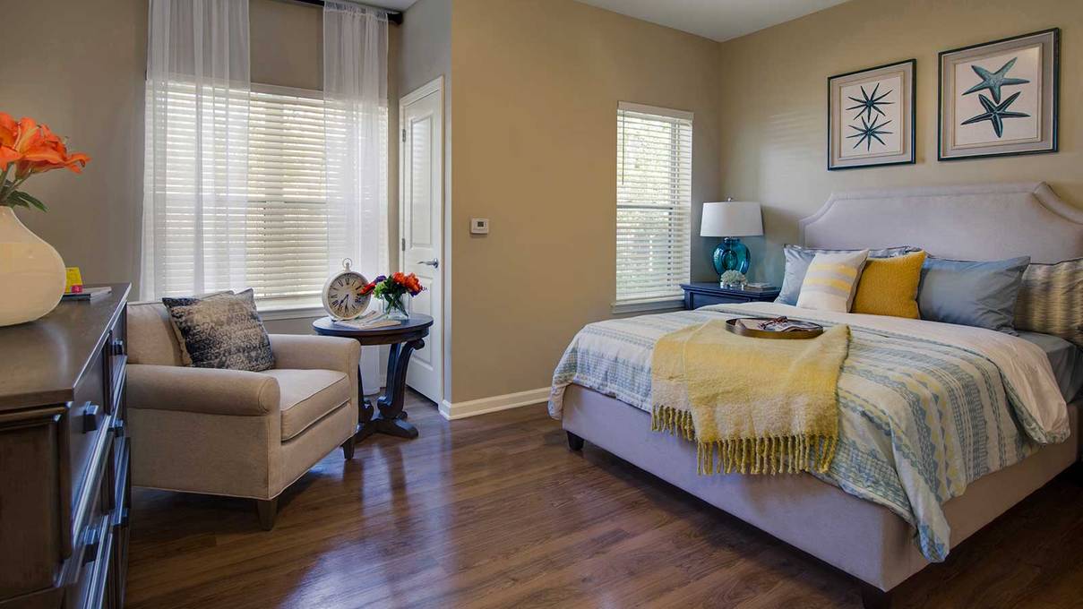 Starling at San Jose is a senior assisted living community in Jacksonville, Florida. Senior Dementia Care in Jacksonville