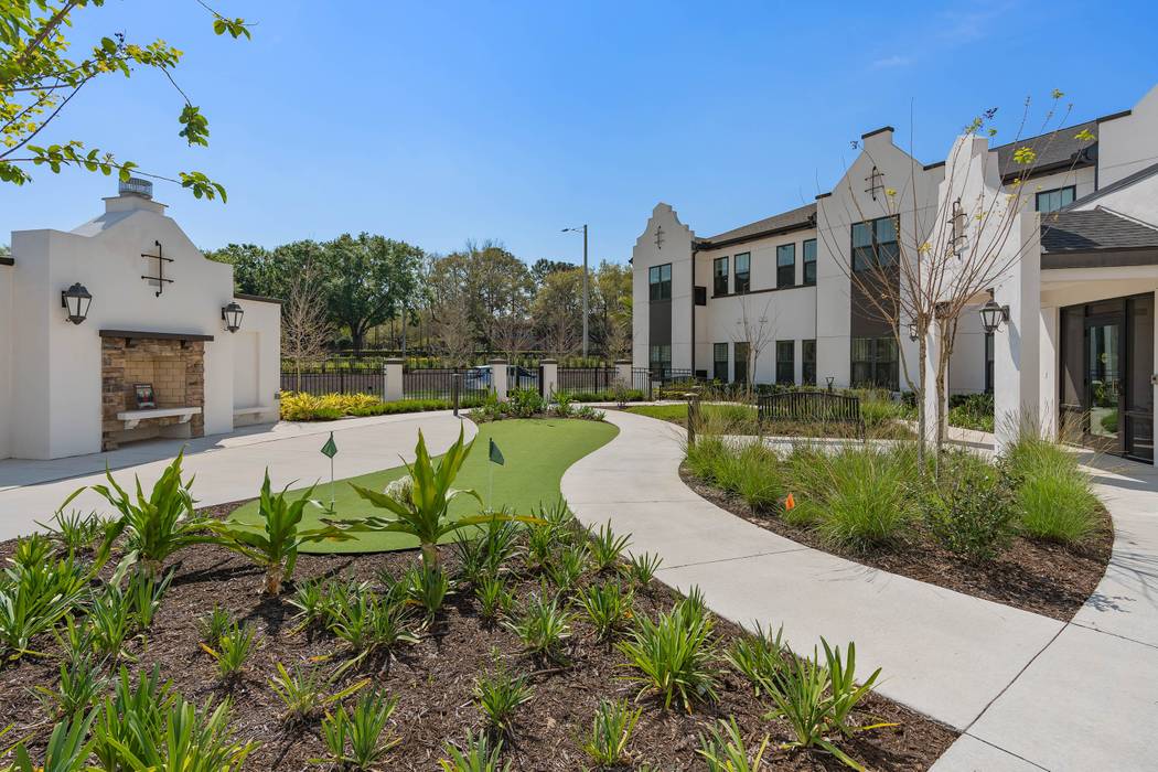 Courtyard Area/Putting Green at The grove at Trelago Assisted Living and Memory Care in Maitland, Florida