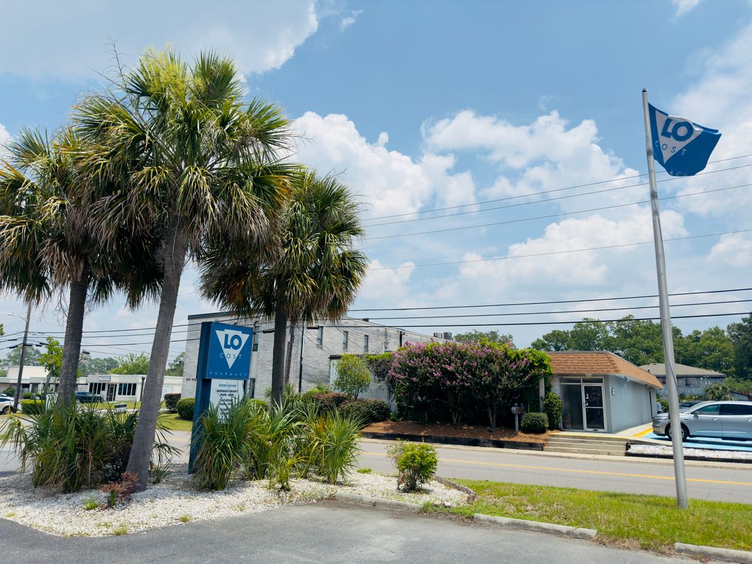 Lo Cost Pharmacy staff