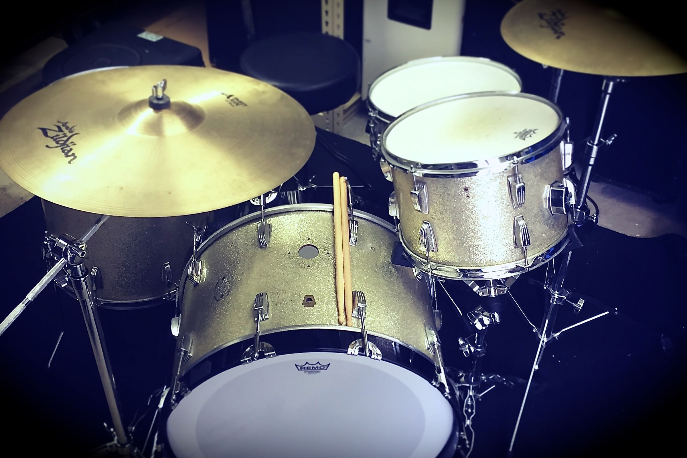 Gold drum kit