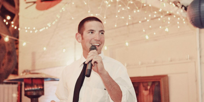 Best man giving a speech at a wedding