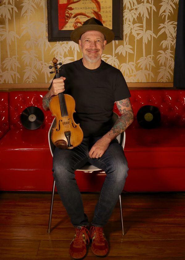 David Bragger fiddle 2021 promo smile cropped - david bragger.jpg