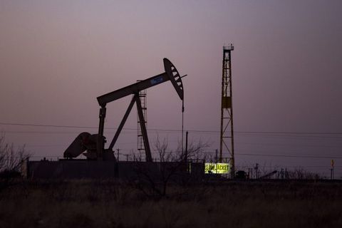 031522_Oil_fileart_JF_009-696x464.jpg